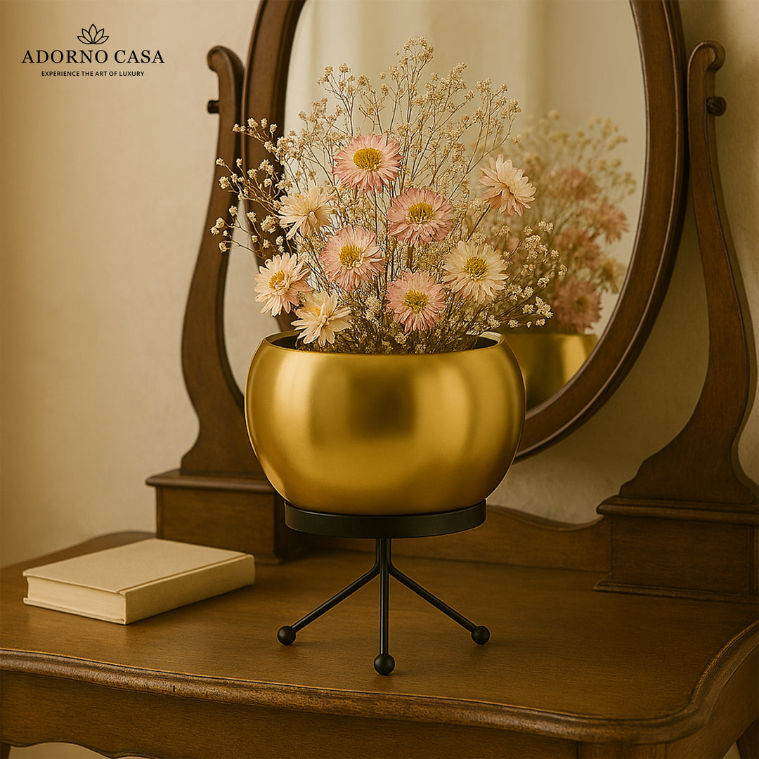 Luna Metal Pot Paired with a Sturdy Black Iron Stand